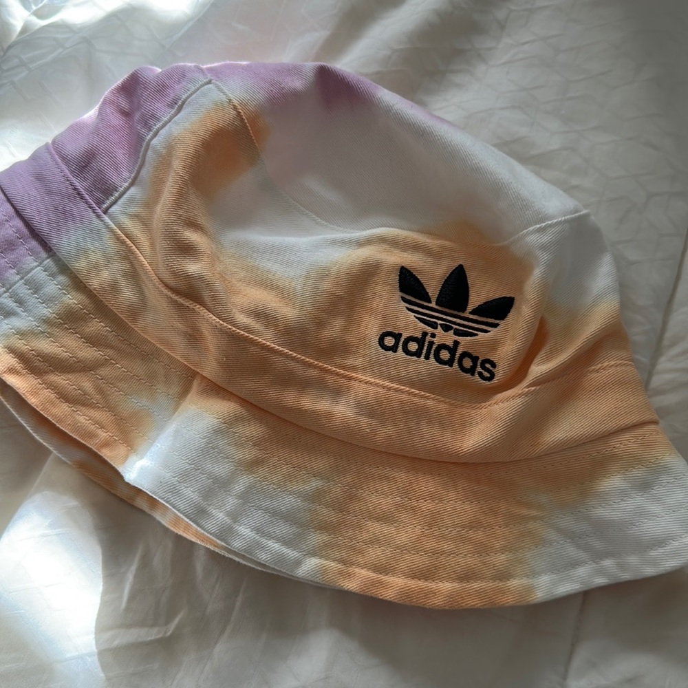 Adidas bucket hat